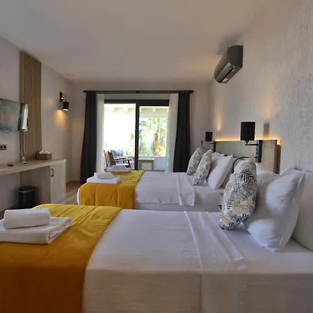 Ali's Beach Hotel *